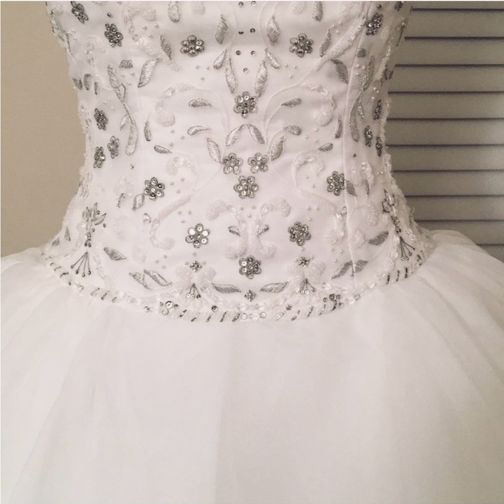 Eve of Milady wedding gown circa 2003. Professionally dry cleaned and preserved.